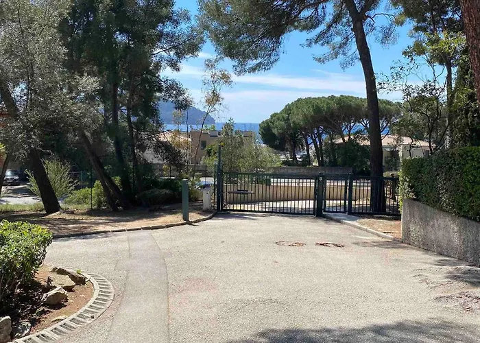 Beau St Cyr Sur شقة